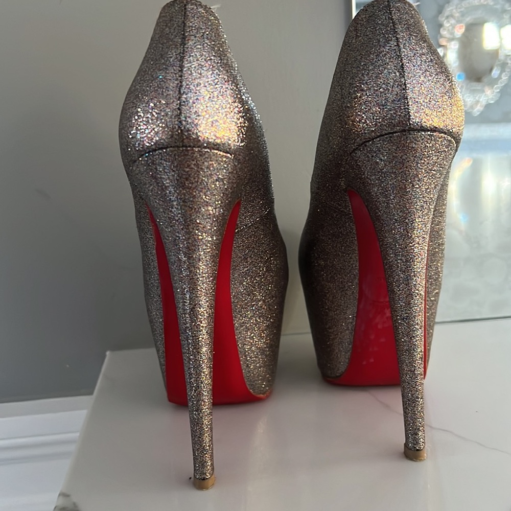 Christian Louboutin - Picture 2 of 6